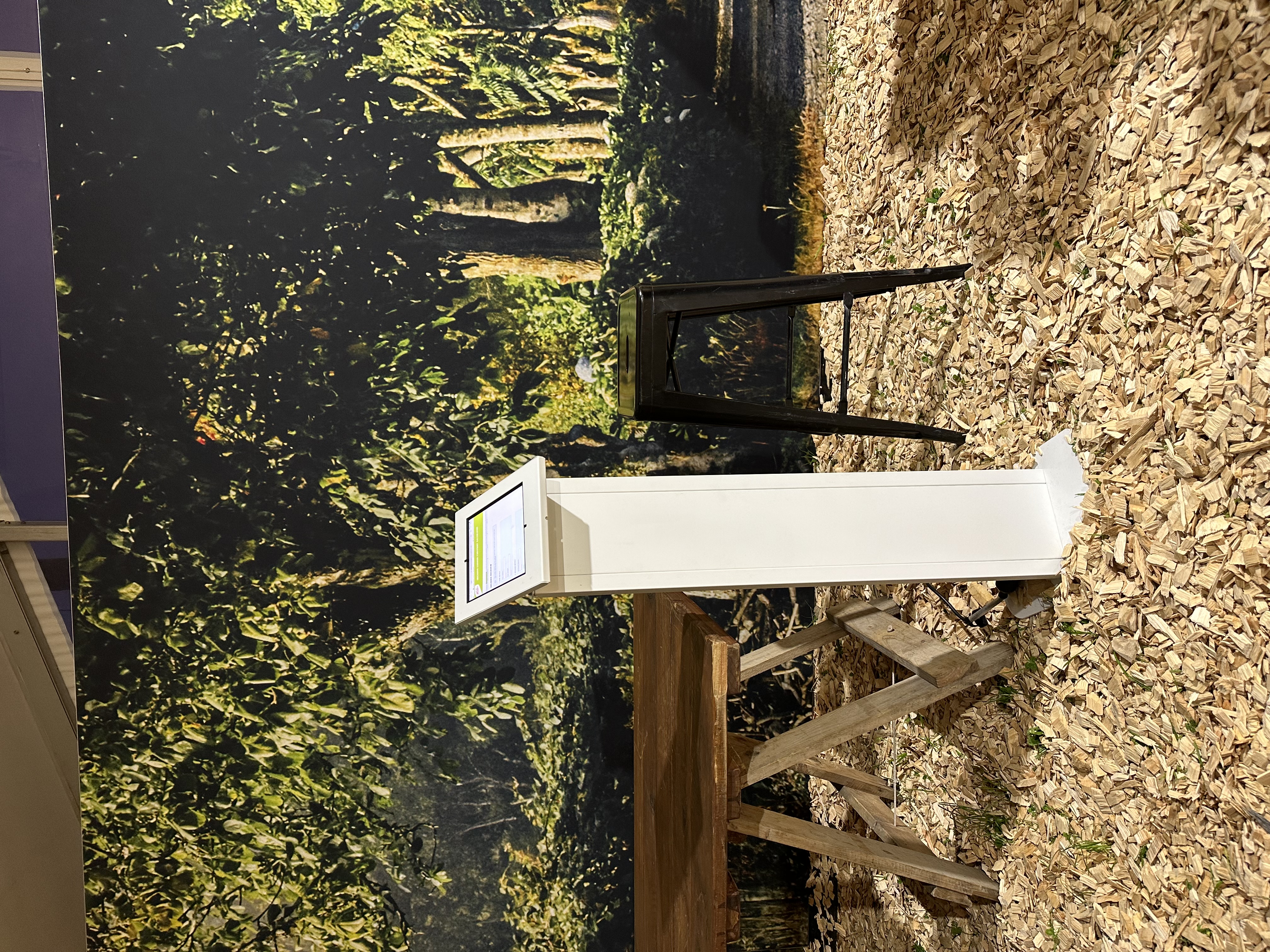 Photo of Floor stand white (iPad 9.7", 10.2", 10.5", 12.9") in action